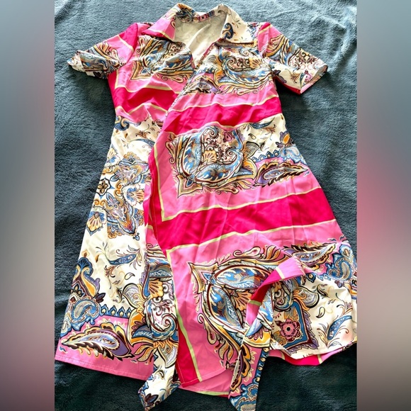 None Dresses & Skirts - Short wrap dress polyester women’s clothing great used condition